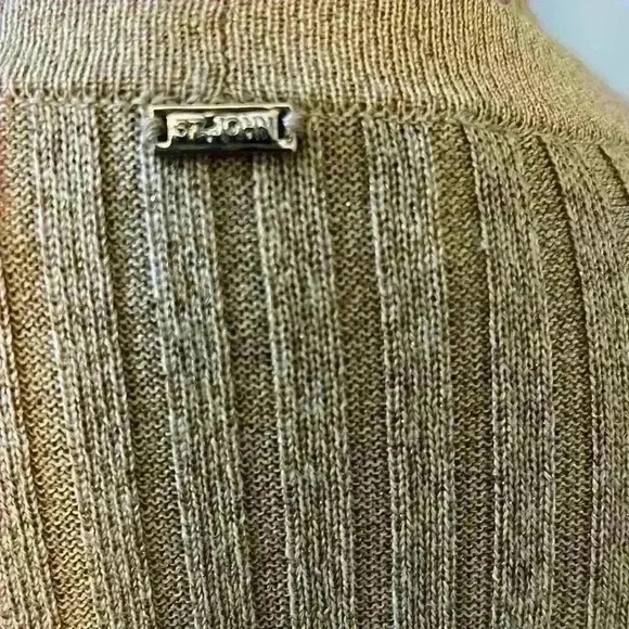 Beautiful St.John button down Sweater Size M - Picture 5 of 7